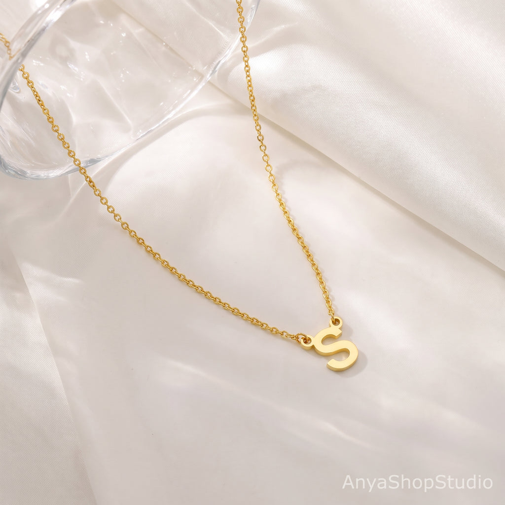 Personalized Initial Necklace – Dainty Gold Letter Necklace